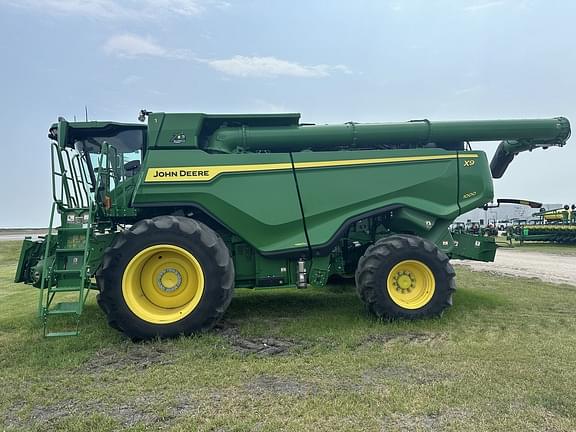 Image of John Deere X9 1000 equipment image 1