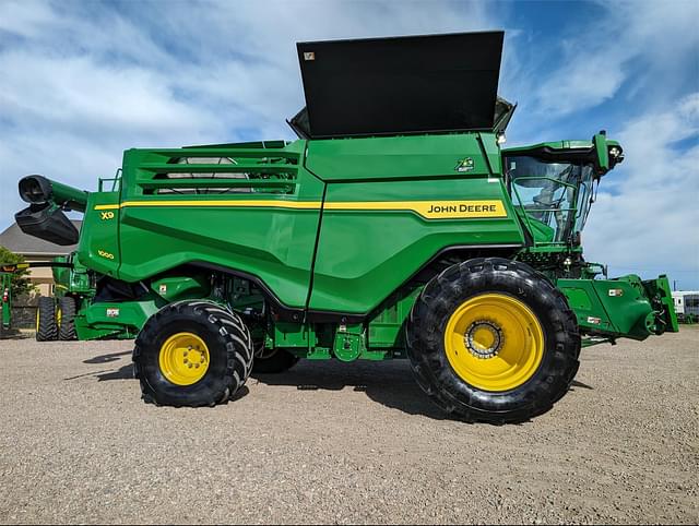 Image of John Deere X9 1000 equipment image 3