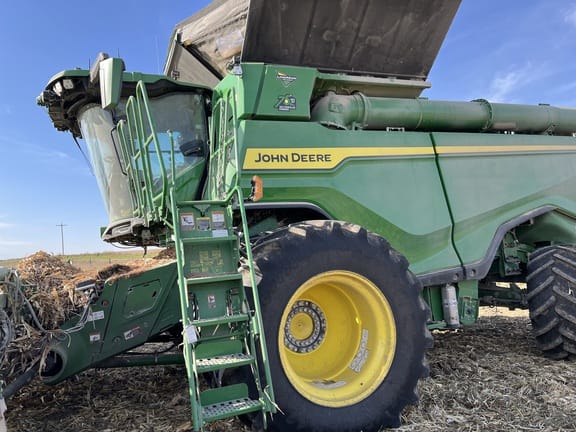 2022 John Deere X9 1000 Equipment Image0