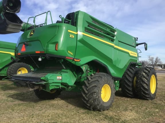 Image of John Deere X9 1000 equipment image 3