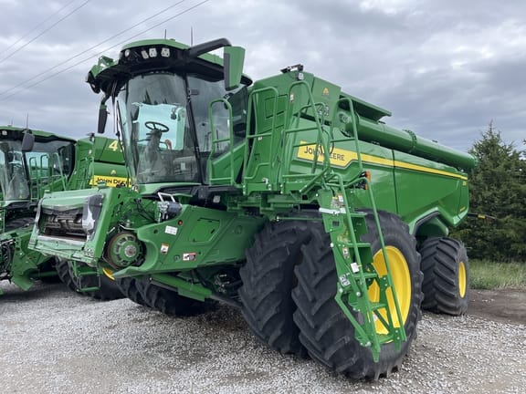 2022 John Deere X9 1000 Equipment Image0