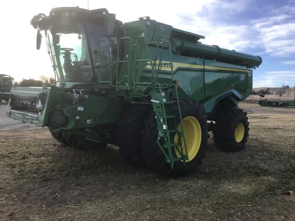 Image of John Deere X9 1000 equipment image 1