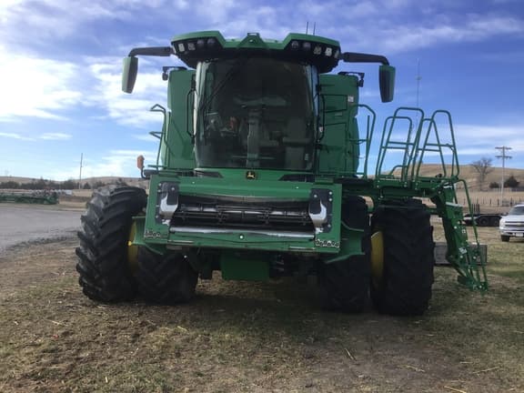 Image of John Deere X9 1000 equipment image 2