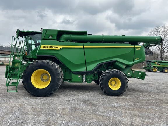 Image of John Deere X9 1100 equipment image 1