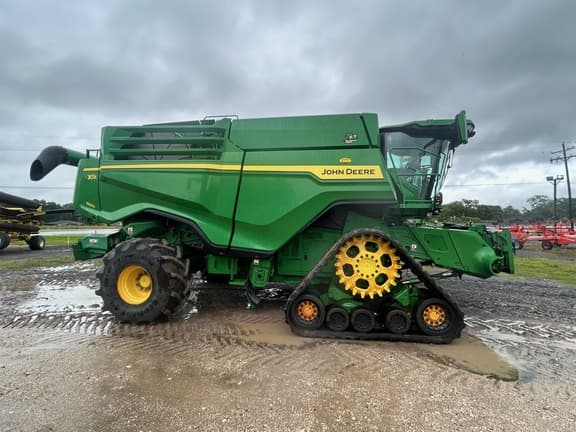Image of John Deere X9 1100 equipment image 3
