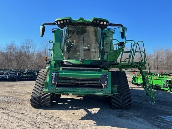 Image of John Deere X9 1100 equipment image 3