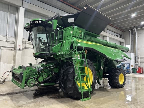Image of John Deere X9 1100 equipment image 1