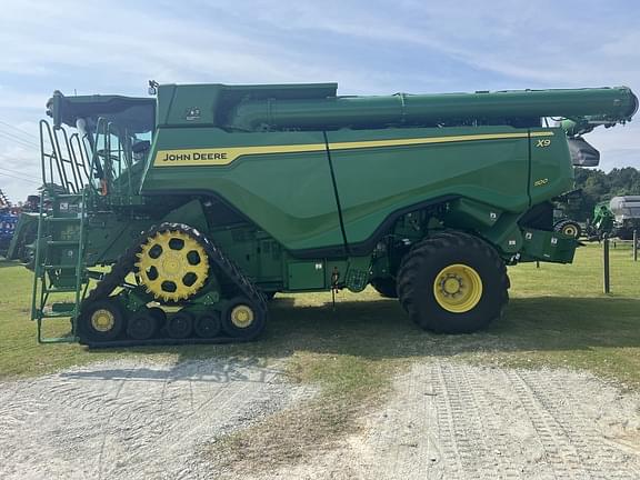 Image of John Deere X9 1100 equipment image 1