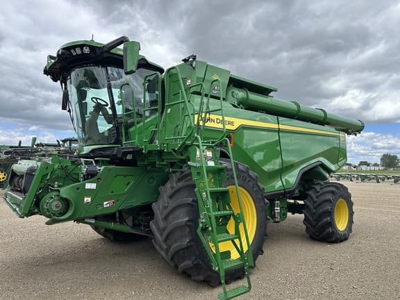 Image of John Deere X9 1100 equipment image 1