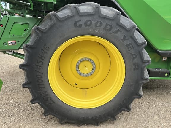 Image of John Deere X9 1100 equipment image 2