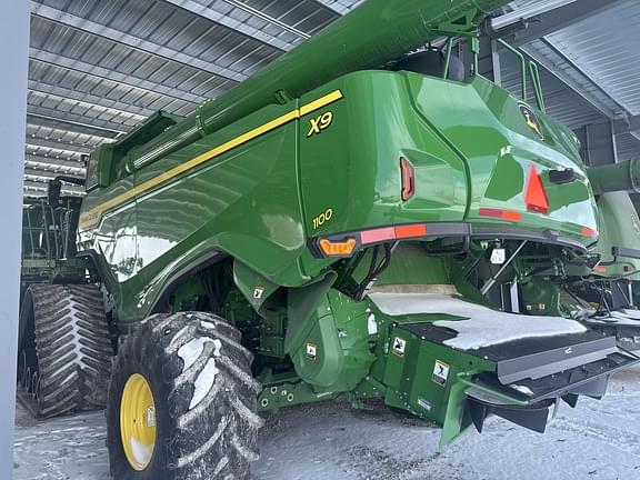 Image of John Deere X9 1100 equipment image 2