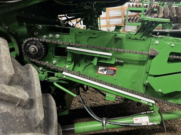 Image of John Deere X9 1100 equipment image 2