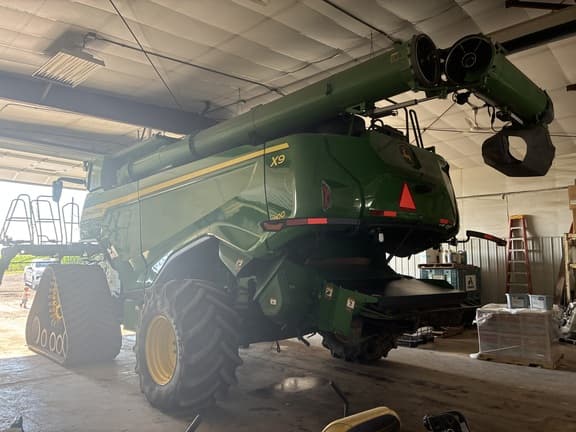 Image of John Deere X9 1100 equipment image 2
