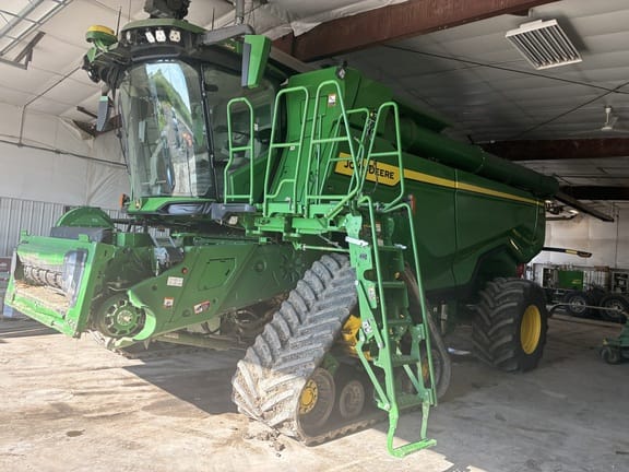 2022 John Deere X9 1100 Equipment Image0