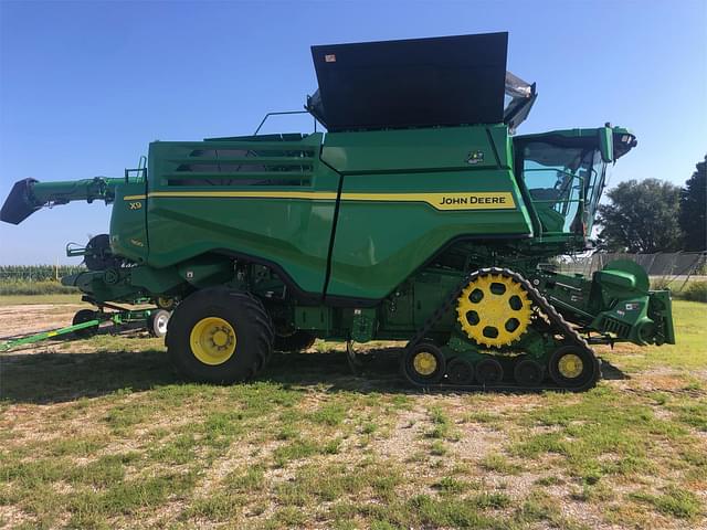 Image of John Deere X9 1100 equipment image 2