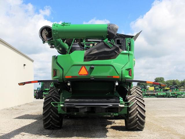 Image of John Deere X9 1100 equipment image 2