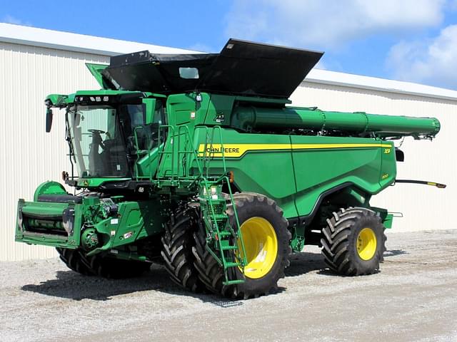 Image of John Deere X9 1100 equipment image 1