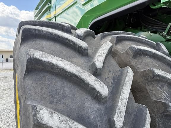 Image of John Deere X9 1100 equipment image 4