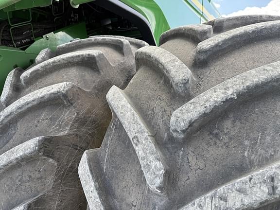 Image of John Deere X9 1100 equipment image 1