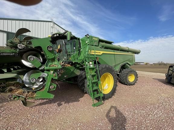 Image of John Deere X9 1100 equipment image 2