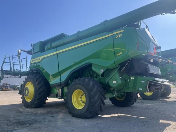 Image of John Deere X9 1100 equipment image 4
