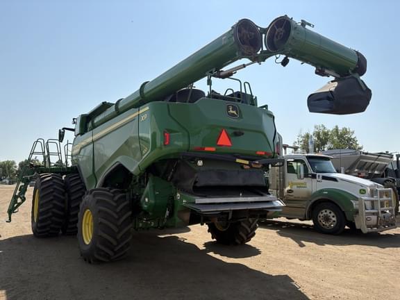 Image of John Deere X9 1100 equipment image 2