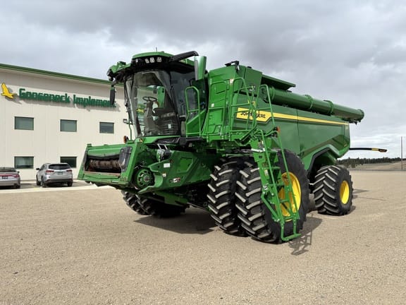 2022 John Deere X9 1100 Equipment Image0