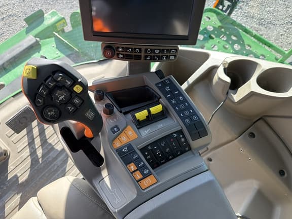 Image of John Deere X9 1100 equipment image 4