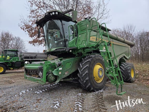 Image of John Deere X9 1100 equipment image 1