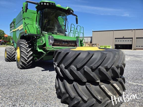 Image of John Deere X9 1100 equipment image 1