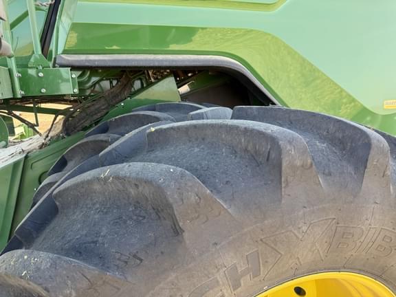 Image of John Deere X9 1100 equipment image 2