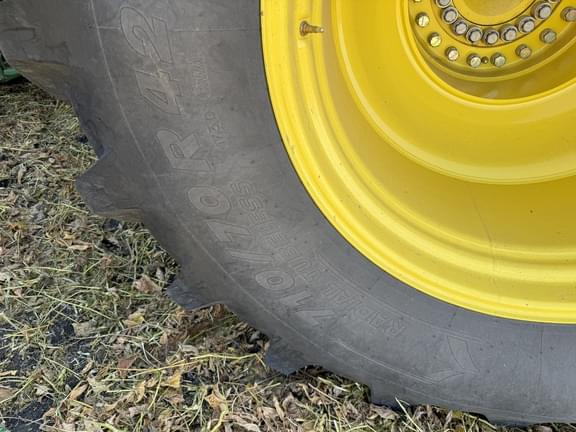 Image of John Deere X9 1100 equipment image 3