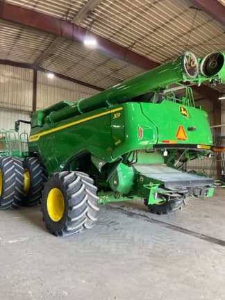 Image of John Deere X9 1100 equipment image 2