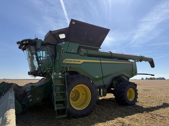 Image of John Deere X9 1100 equipment image 1