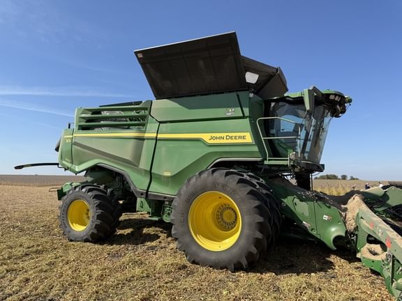 2022 John Deere X9 1100 Equipment Image0