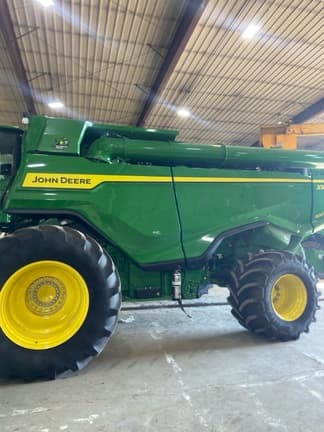 Image of John Deere X9 1100 equipment image 1