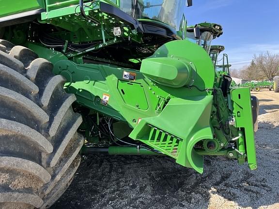 Image of John Deere X9 1100 equipment image 1