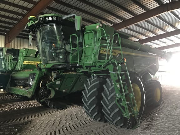 2022 John Deere X9 1100 Equipment Image0