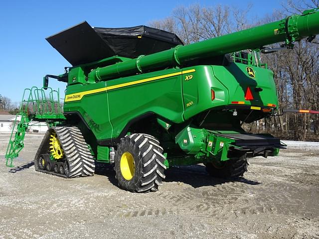 Image of John Deere X9 1100 equipment image 4