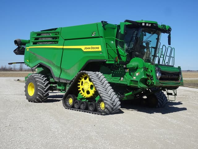 Image of John Deere X9 1100 equipment image 1