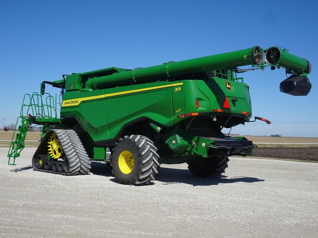 Image of John Deere X9 1100 equipment image 4