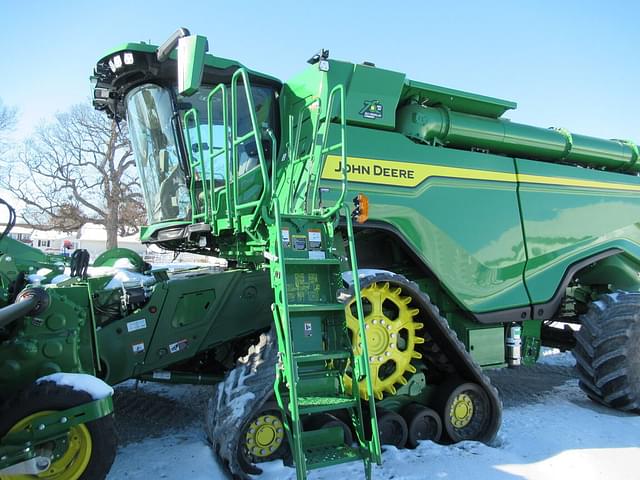 Image of John Deere X9 1100 equipment image 4