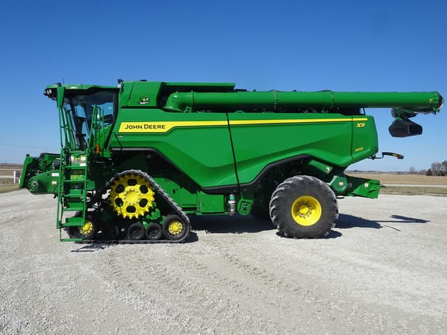Image of John Deere X9 1100 equipment image 2