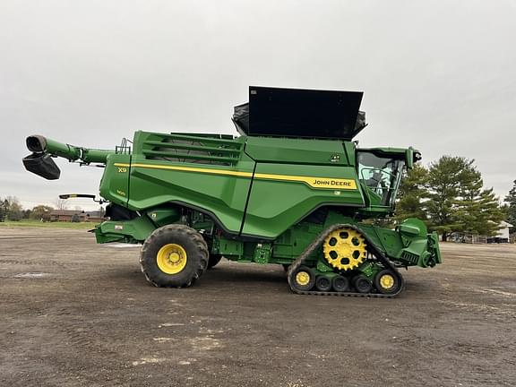 Image of John Deere X9 1100 equipment image 1