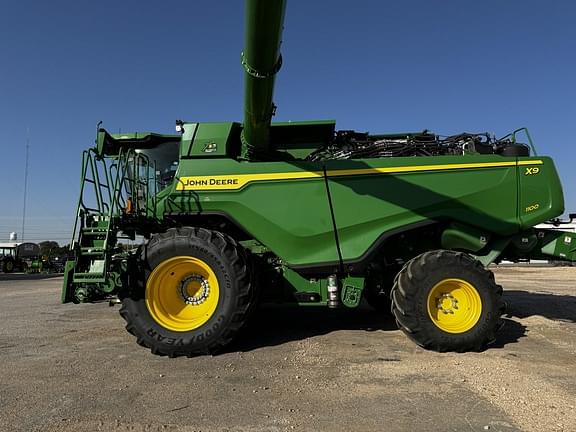 Image of John Deere X9 1100 equipment image 1