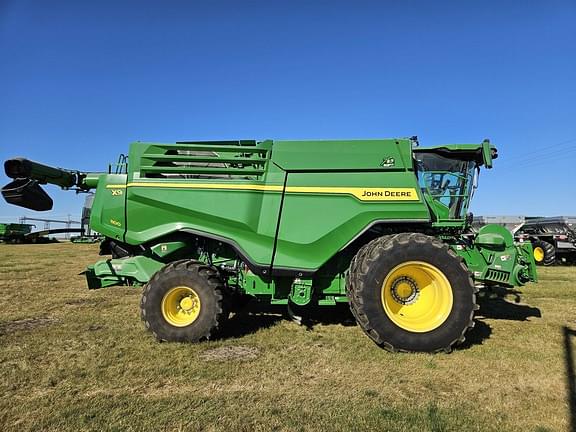 Image of John Deere X9 1100 equipment image 2