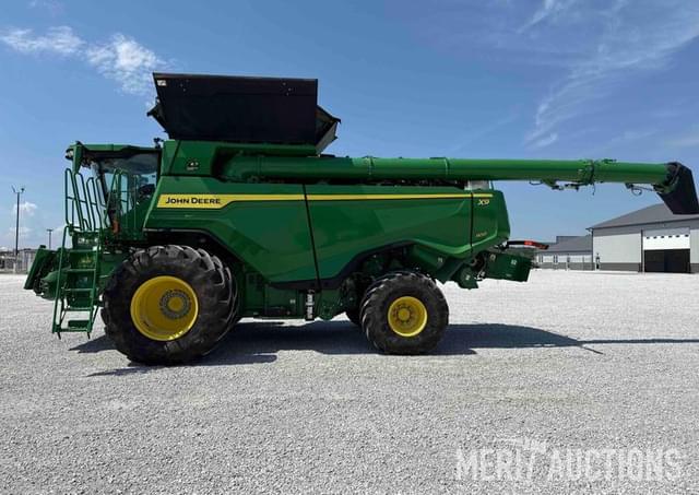 Image of John Deere X9 1100 equipment image 1