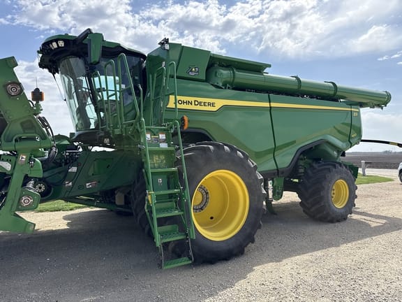 2022 John Deere X9 1100 Equipment Image0