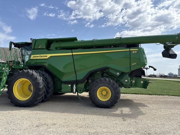 Image of John Deere X9 1100 equipment image 2