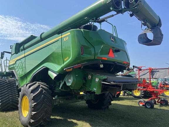 Image of John Deere X9 1100 equipment image 4